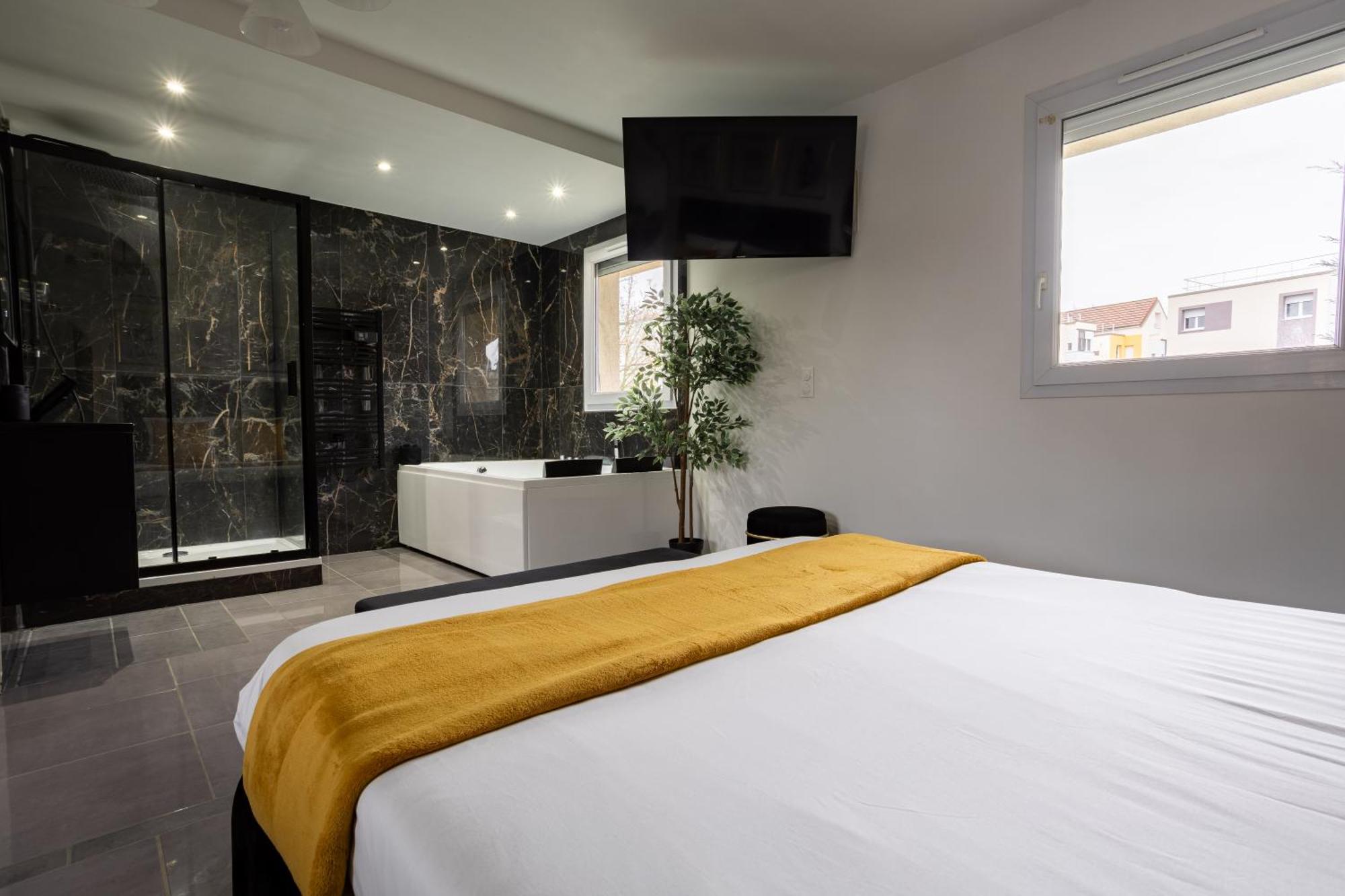 Evasion Romantique Avec Jacuzzi 萨维尼乐寺 外观 照片