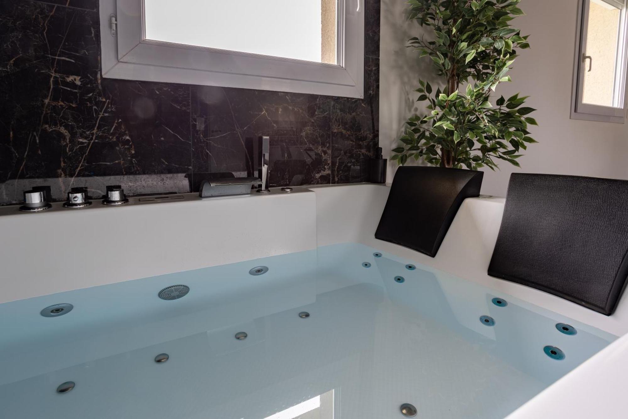 Evasion Romantique Avec Jacuzzi 萨维尼乐寺 外观 照片