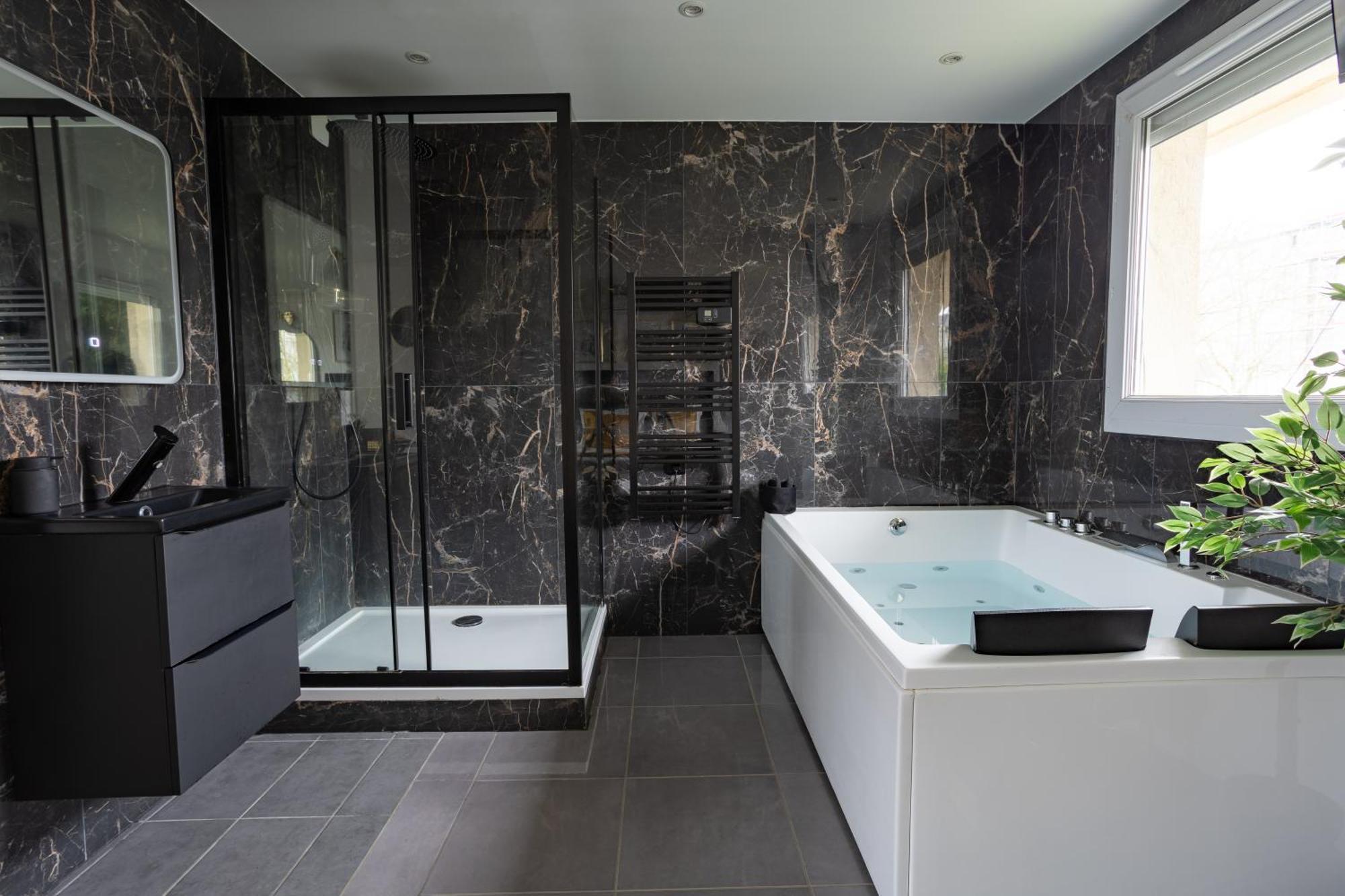 Evasion Romantique Avec Jacuzzi 萨维尼乐寺 外观 照片